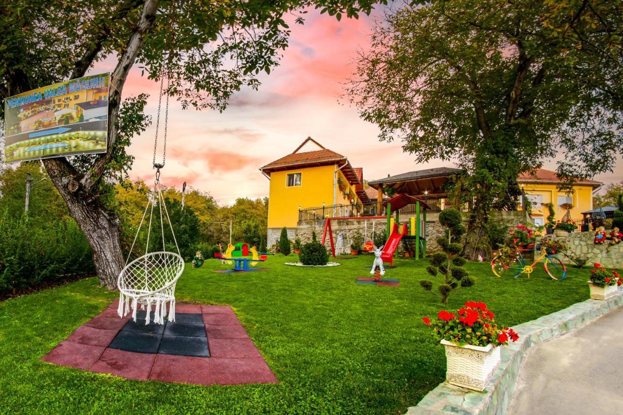 Pensiunea Valea Magurii Novaci-Străini Buitenkant foto