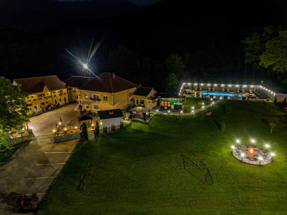 Pensiunea Valea Magurii Novaci-Străini Buitenkant foto