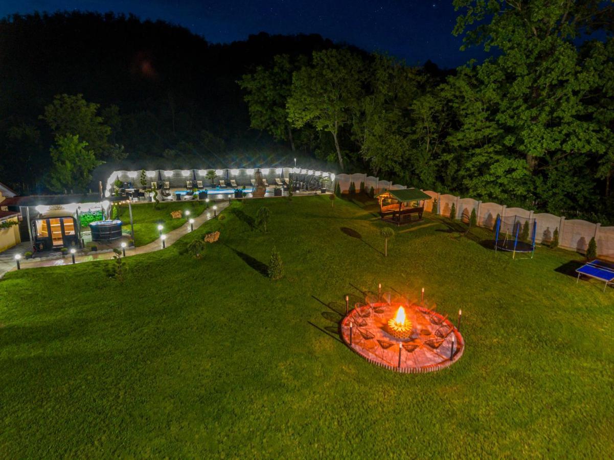 Pensiunea Valea Magurii Novaci-Străini Buitenkant foto